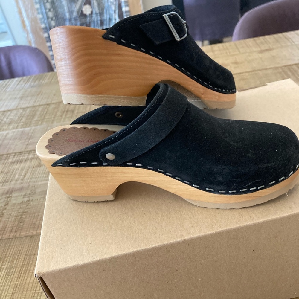 KIDS Hanna Anderson clogs for 8-year-old girl.